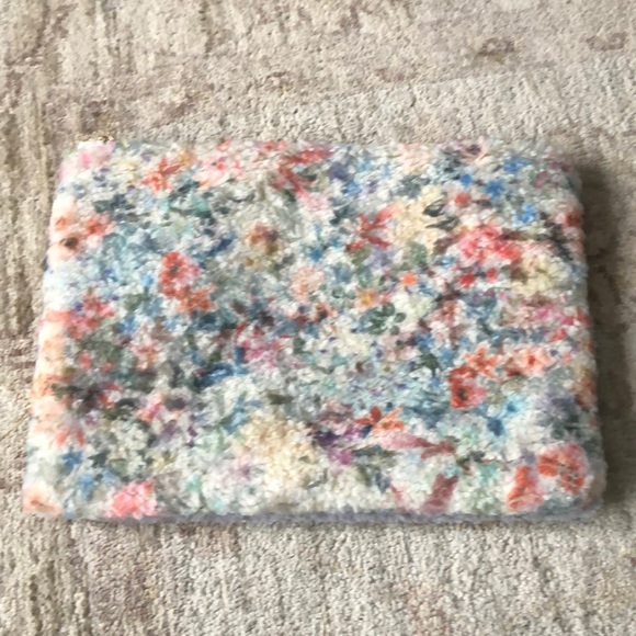 Anthro Blake Sherpa Pouch - Picture 3 of 4